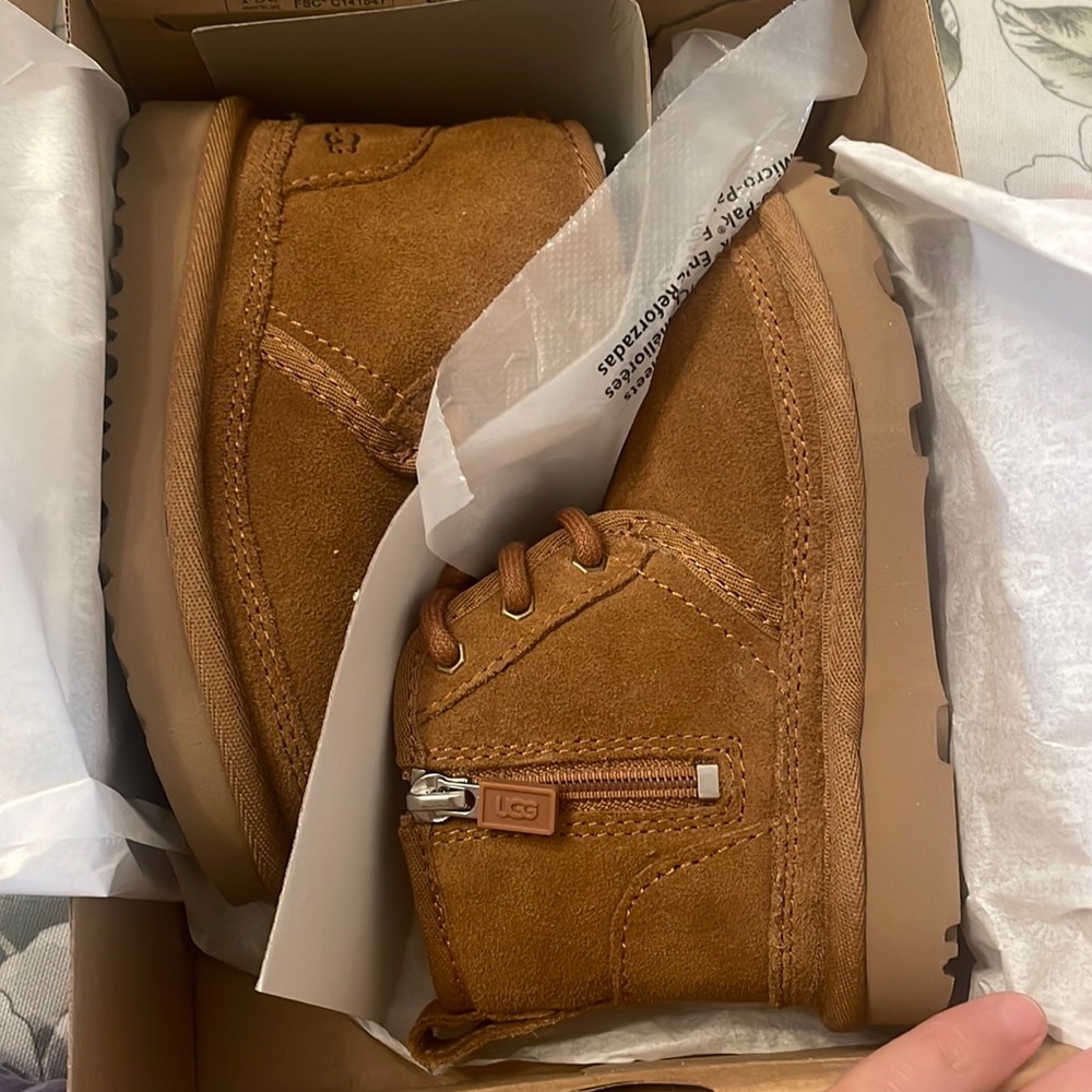 Toddler ugh boots size 9 new in box